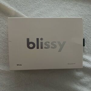 NIB Blissy 100% Mulberry silk pillow case, white